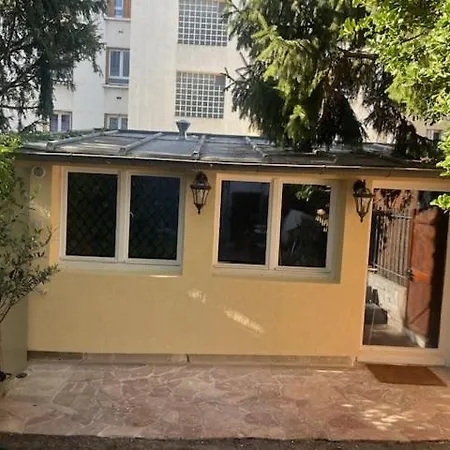 Renove Avec Petite Terrasse Privative *